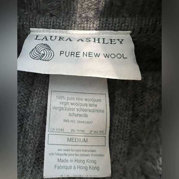 Laura Ashley vintage 1998 wool snowflake sweater size medium - Picture 5 of 7